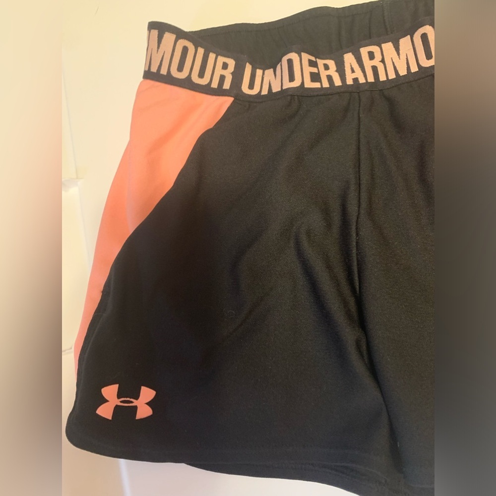 Under Armour Athletic Shorts in Black, Size Women’s Small